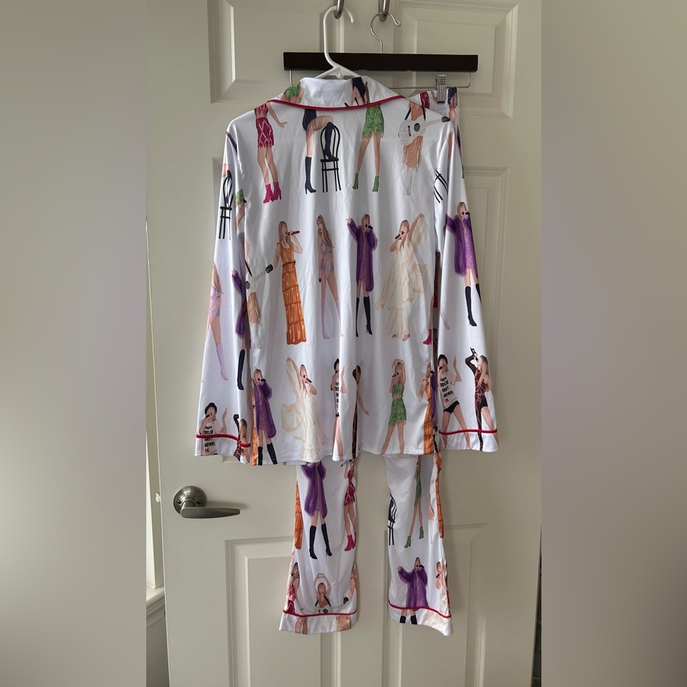 Taylor Swift Print Pajama Set - Picture 3 of 10